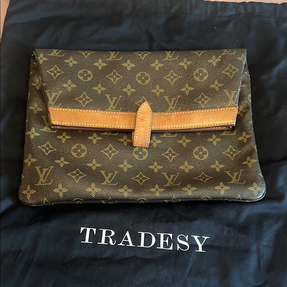 ✨Louis Vuitton Clutch Bag ✨ - Picture 2 of 16